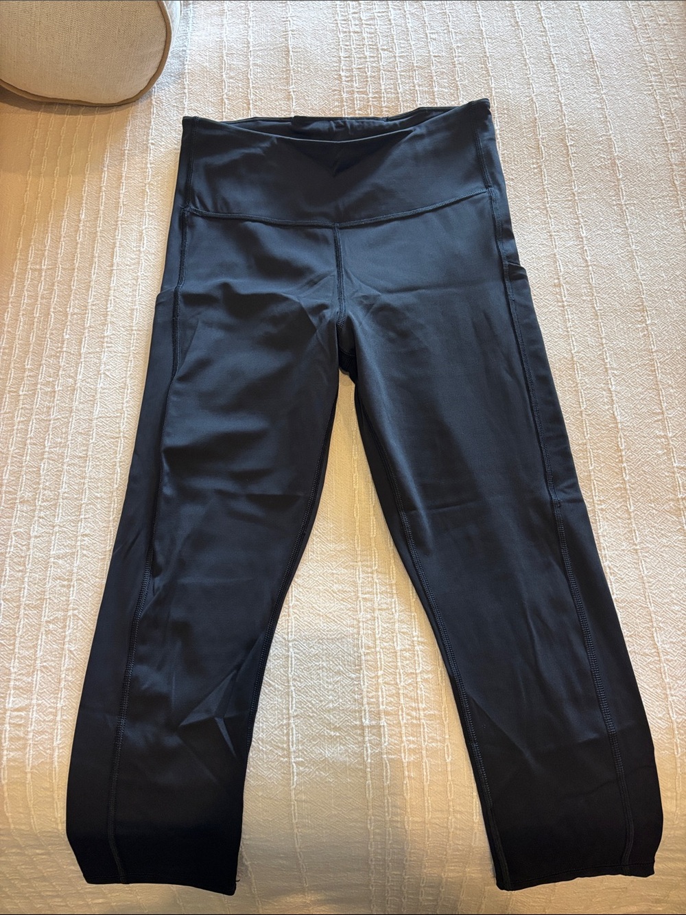 Athleta Black Ultimate Stash Pocket Capri Leggings with Side Panels size small